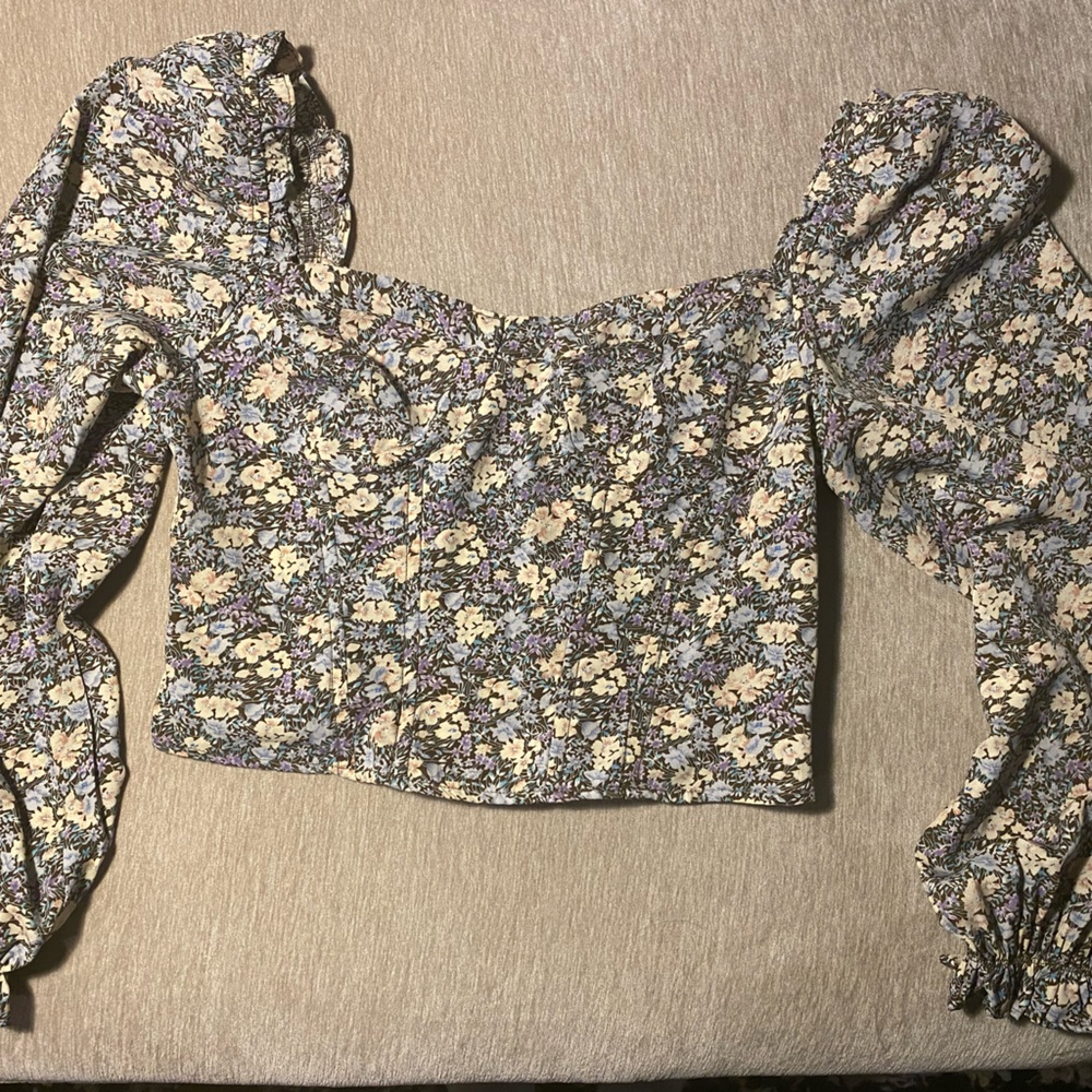 ASTR princess puff sleeve floral top
